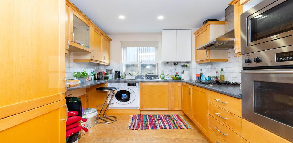 			1 Bedroom, 1 bath, 1 reception Apartment			 Ensign Street E1, Aldgate / tower Hill